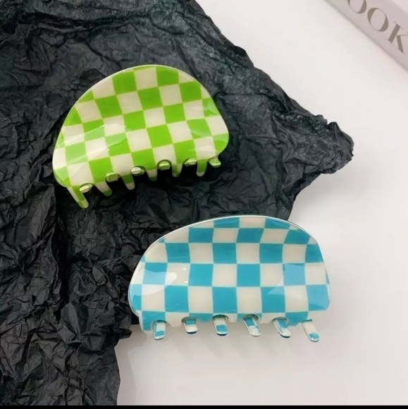 NWT Green and White Checkered Hair Claw Clip - Picture 3 of 4
